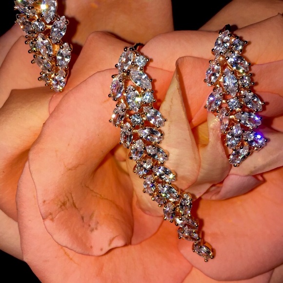 Hand bling. One ring. - Picture 3 of 4